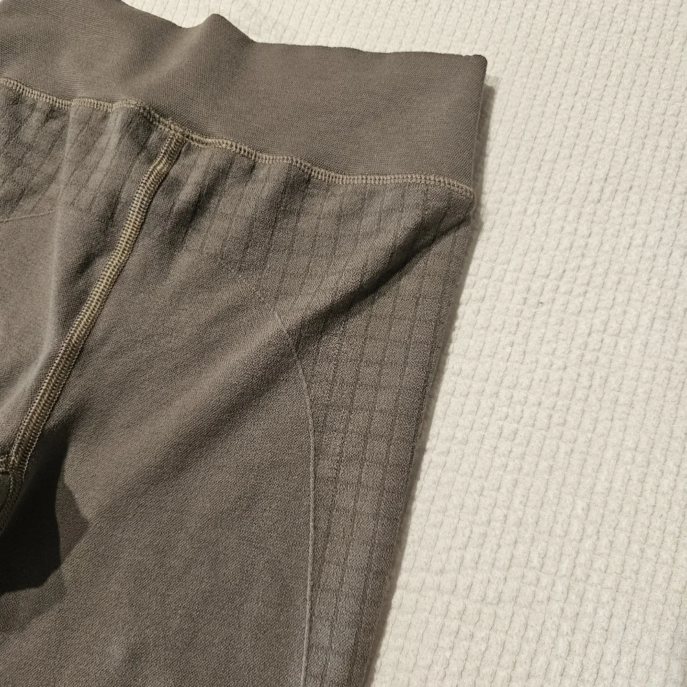 lululemon Lab Seamless W'ool-Blend Tight color rover(Grey) size 4